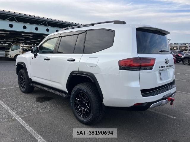 Toyota LAND CRUISER 2024-02 8547652-1