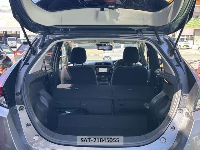 Nissan LEAF 2018-08 8549105-11