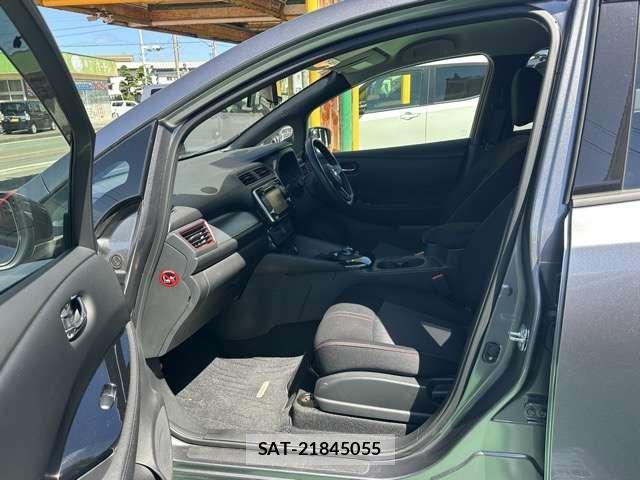 Nissan LEAF 2018-08 8549105-5