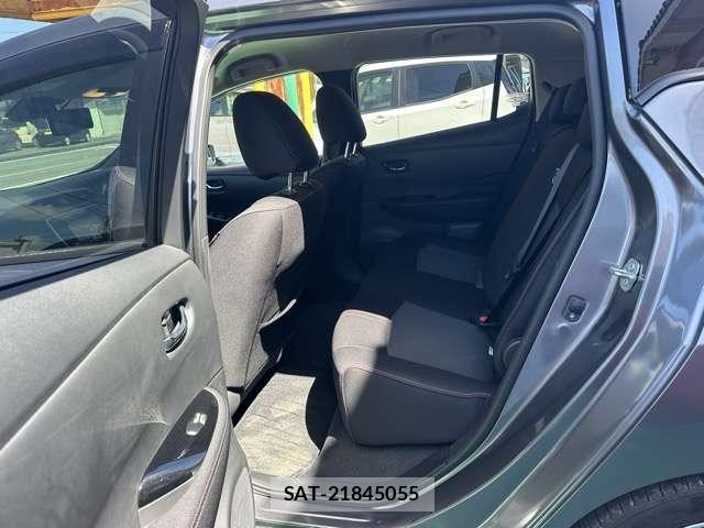 Nissan LEAF 2018-08 8549105-6
