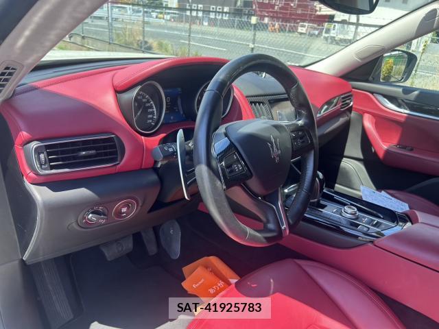 Maserati LEVANTE 2017-02 8548623-10