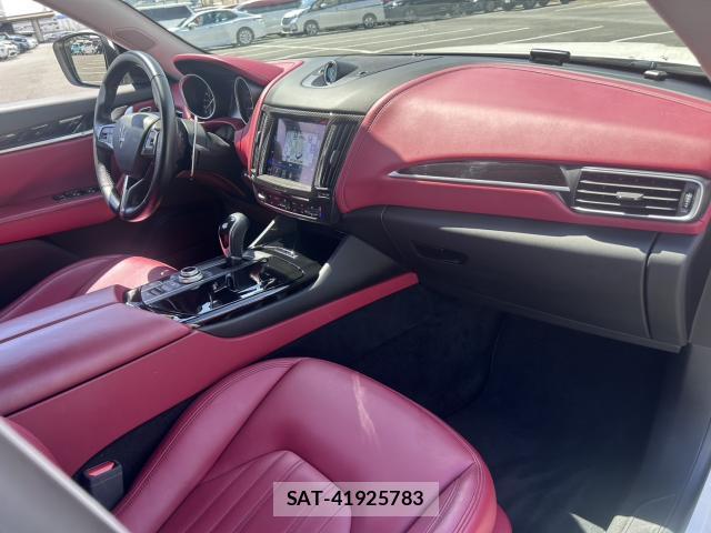 Maserati LEVANTE 2017-02 8548623-11