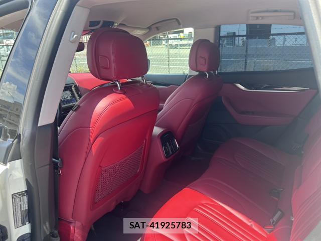 Maserati LEVANTE 2017-02 8548623-13