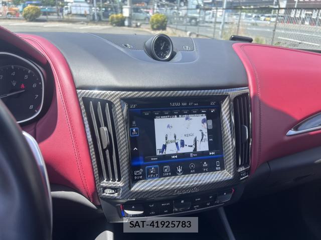 Maserati LEVANTE 2017-02 8548623-14