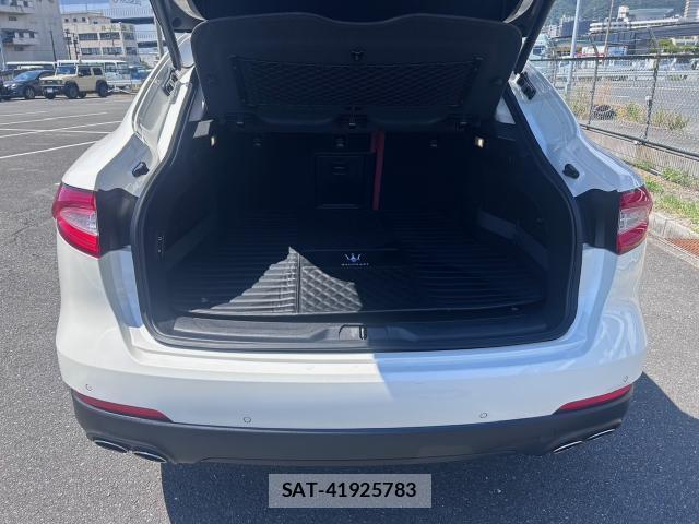 Maserati LEVANTE 2017-02 8548623-18