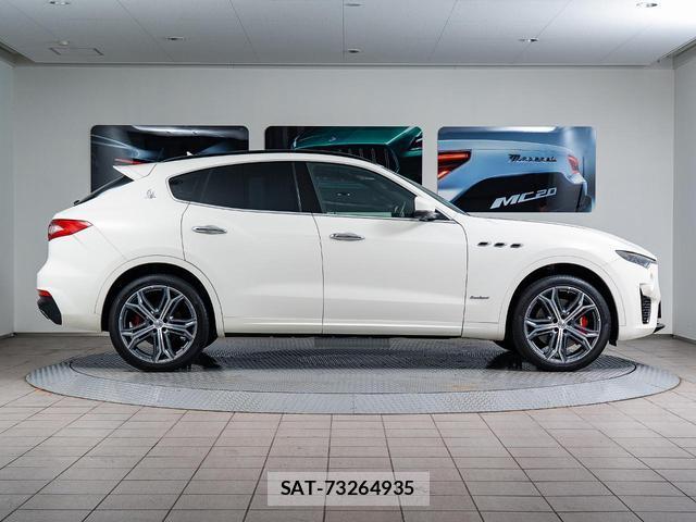 Maserati LEVANTE 2019-05 8550040-14