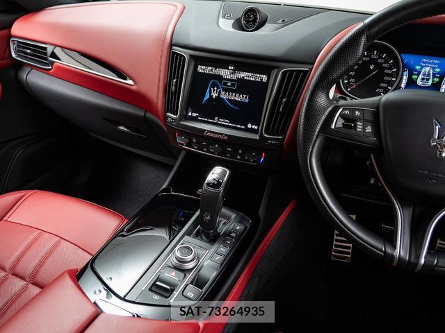 Maserati LEVANTE 2019-05 8550040-9