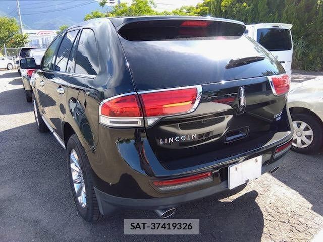 Lincoln MKX 2013-08 8551279-1