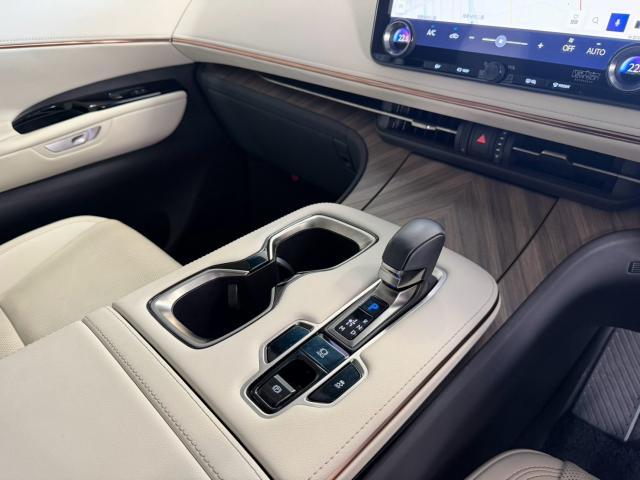 Lexus LM 2024-06 8546490-15
