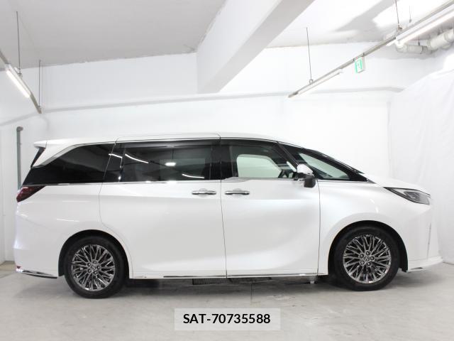 Lexus LM 2025-06 8548728-10