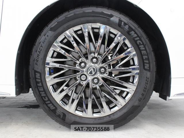 Lexus LM 2025-06 8548728-14