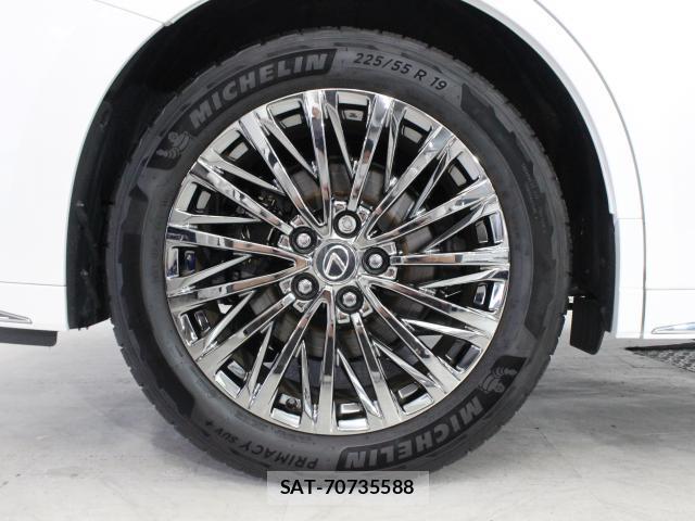 Lexus LM 2025-06 8548728-16