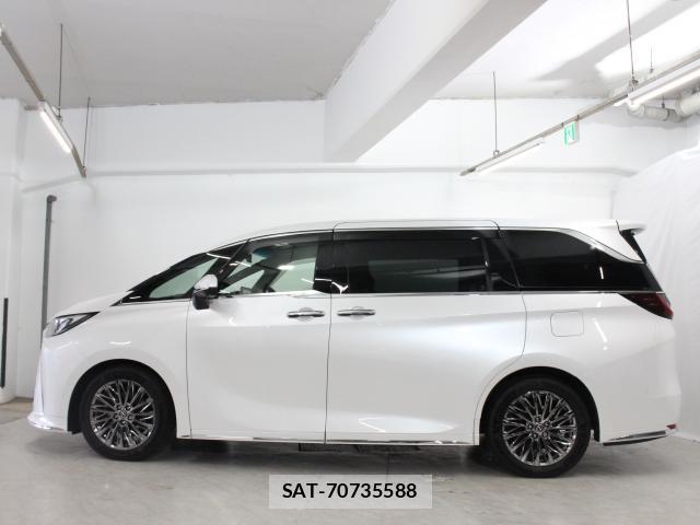 Lexus LM 2025-06 8548728-4