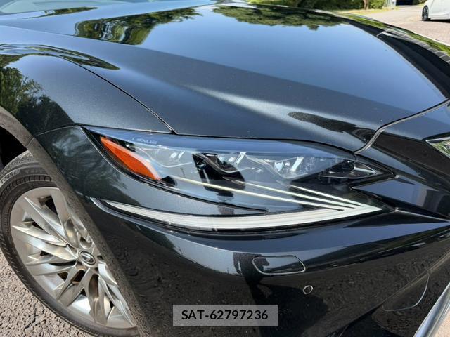 Lexus LS 2018-06 8551626-11