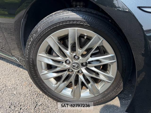 Lexus LS 2018-06 8551626-14
