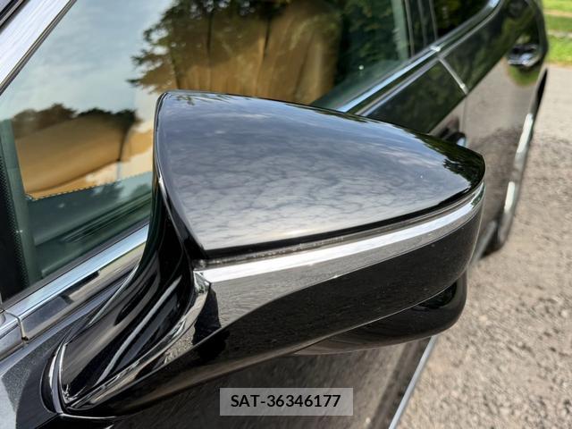 Lexus LS 2023-06 8551634-10