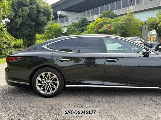 Lexus LS 2023-06 8551634-14