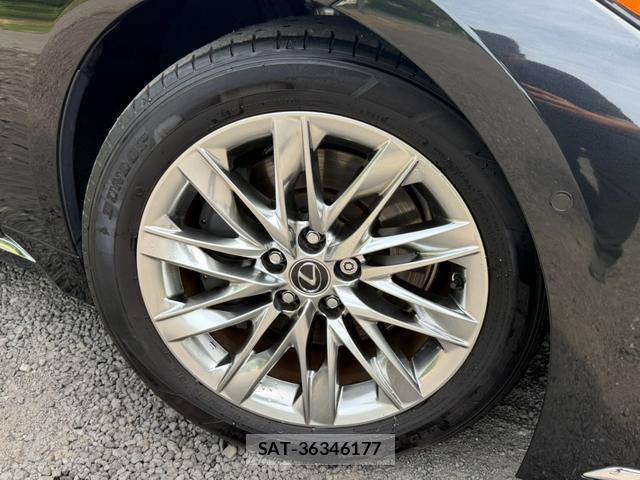 Lexus LS 2023-06 8551634-16