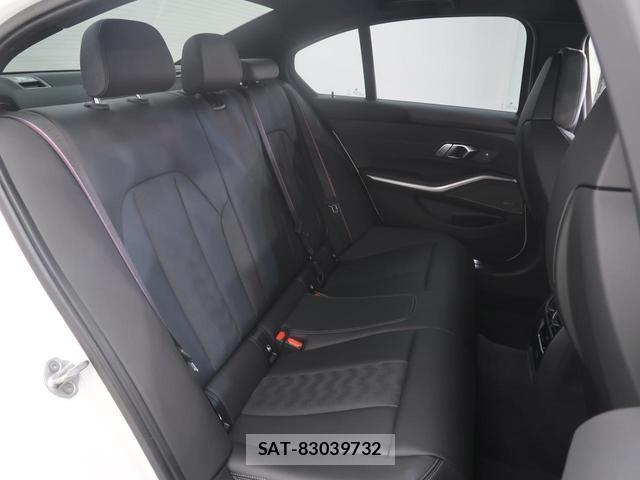 Bmw M3 2023-07 8545987-12