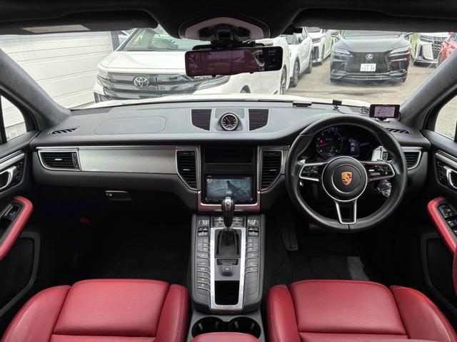 Porsche MACAN 2014-12 8545931-2