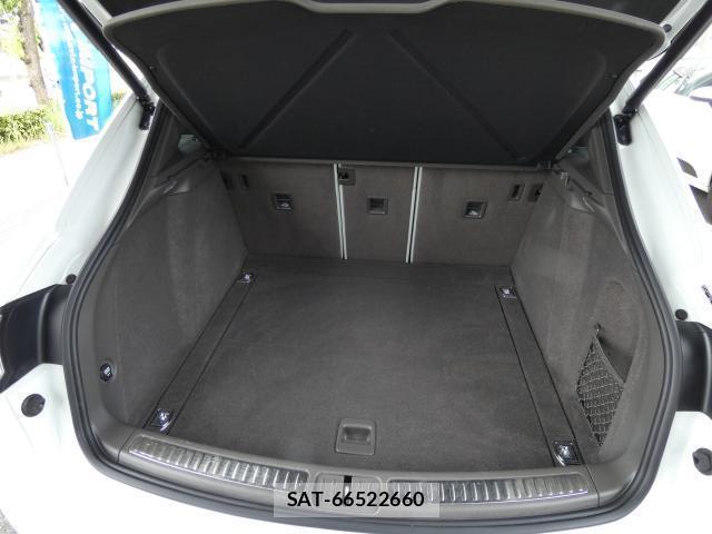 Porsche MACAN 2021-01 8546960-17