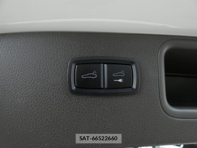 Porsche MACAN 2021-01 8546960-18