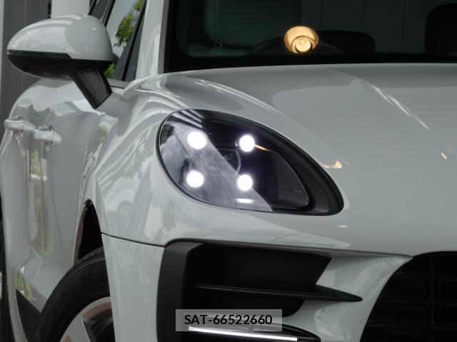 Porsche MACAN 2021-01 8546960-2