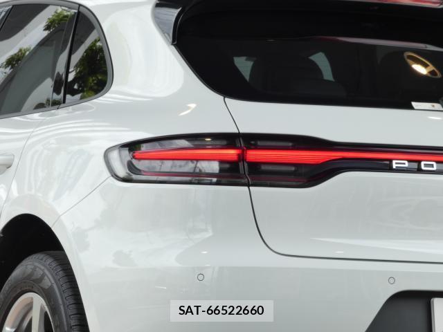 Porsche MACAN 2021-01 8546960-3