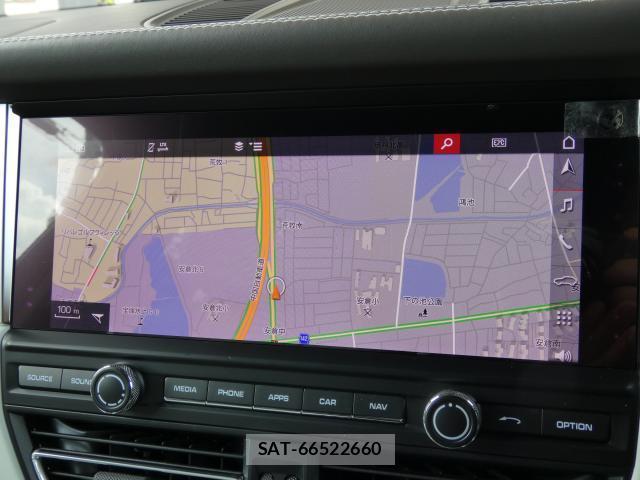 Porsche MACAN 2021-01 8546960-8