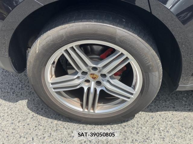 Porsche MACAN 2015-01 8547981-13