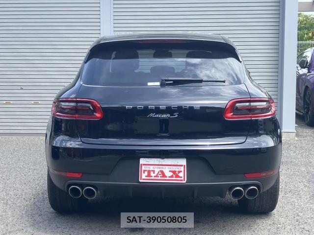 Porsche MACAN 2015-01 8547981-16