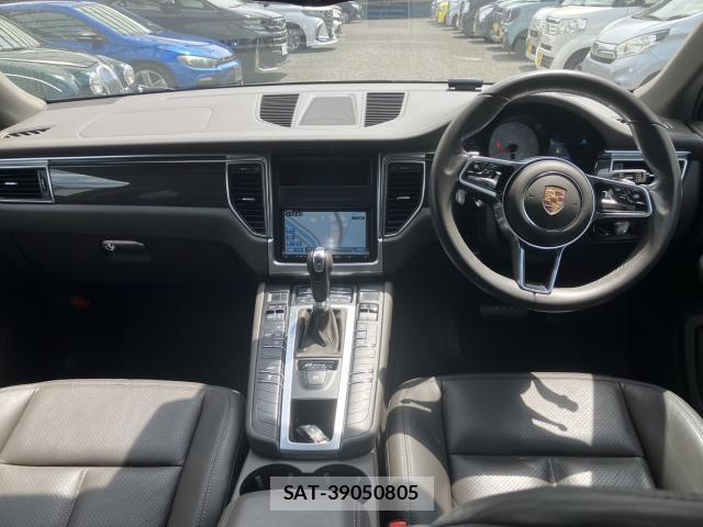 Porsche MACAN 2015-01 8547981-2