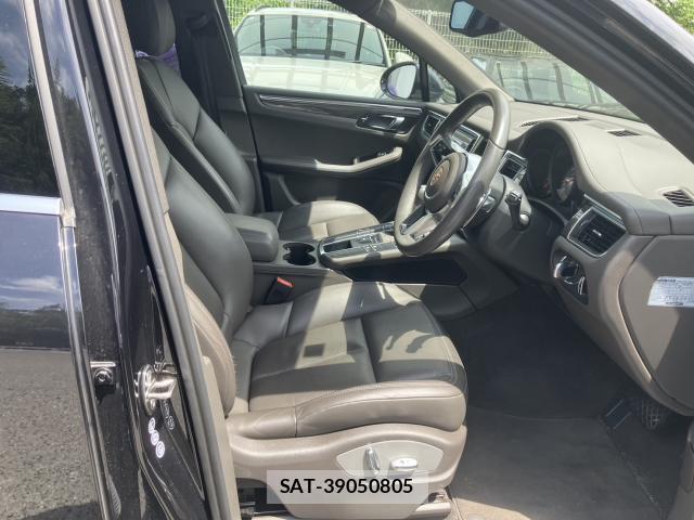 Porsche MACAN 2015-01 8547981-3