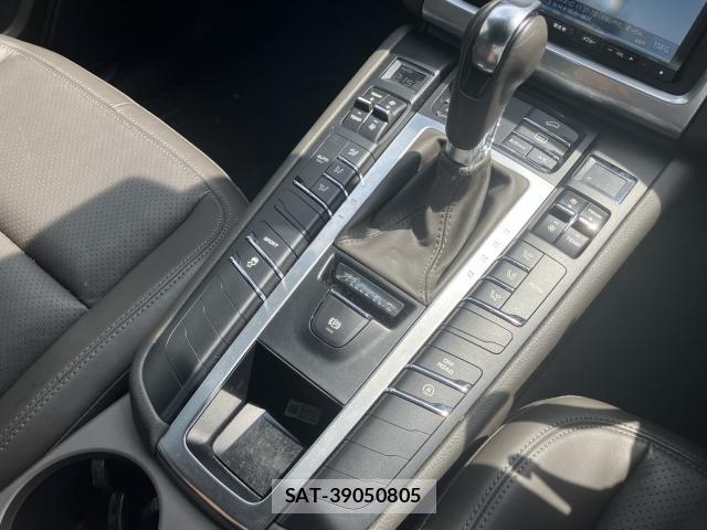 Porsche MACAN 2015-01 8547981-9