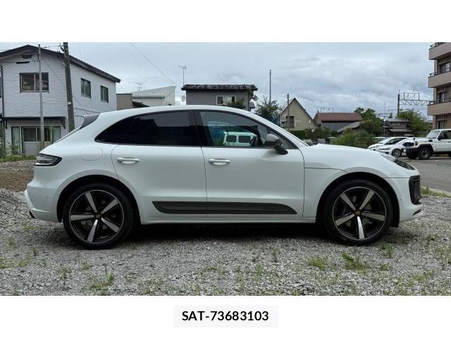Porsche MACAN 2024 8548792-3