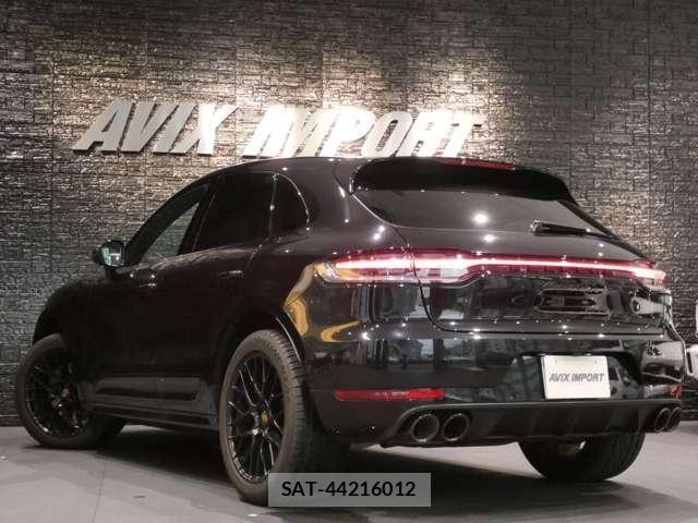 Porsche MACAN 2021-06 8549904-1