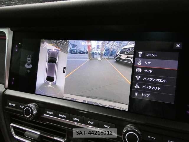 Porsche MACAN 2021-06 8549904-10