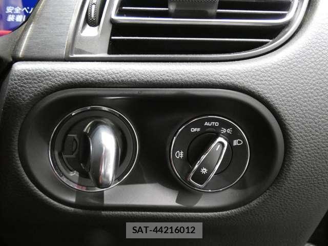 Porsche MACAN 2021-06 8549904-13