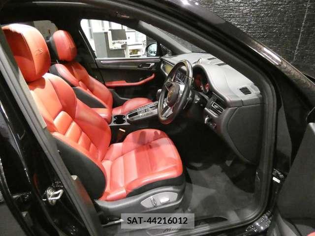Porsche MACAN 2021-06 8549904-15