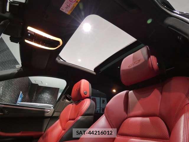 Porsche MACAN 2021-06 8549904-6