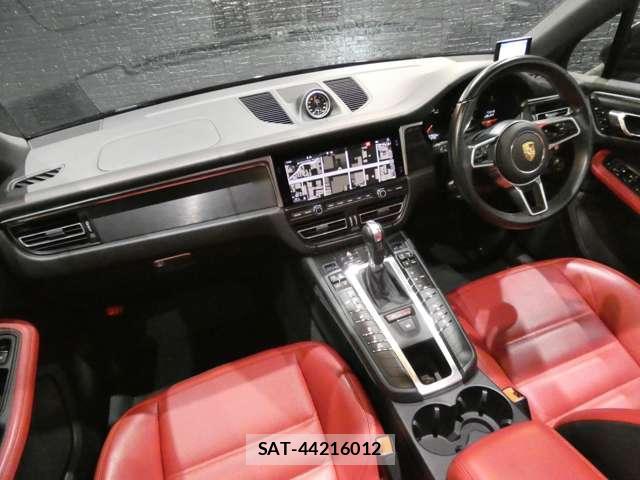 Porsche MACAN 2021-06 8549904-7