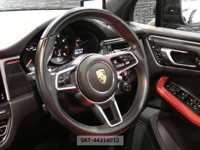 Porsche MACAN 2021-06 8549904-8