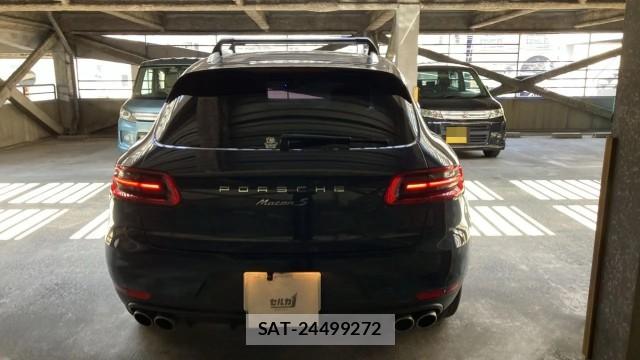 Porsche MACAN 2015-10 8550366-1