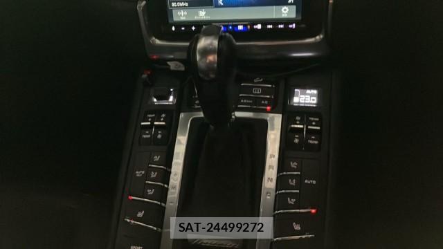 Porsche MACAN 2015-10 8550366-14