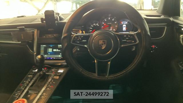 Porsche MACAN 2015-10 8550366-16