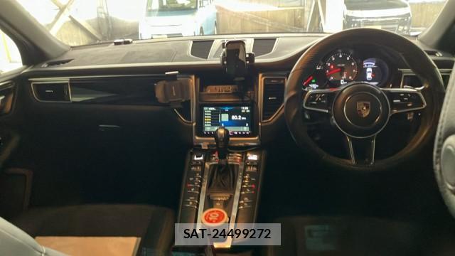 Porsche MACAN 2015-10 8550366-2