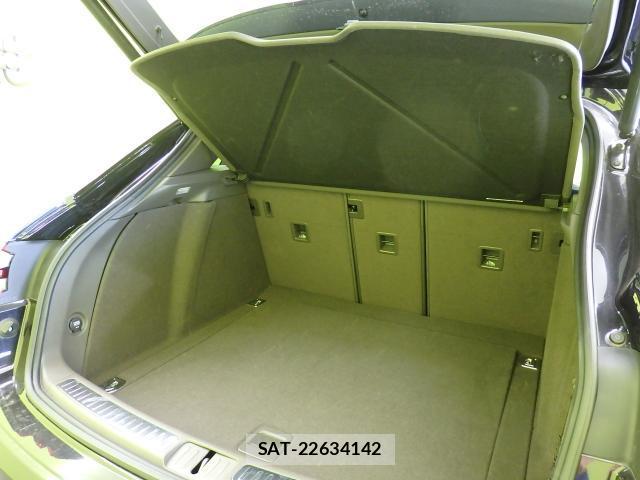 Porsche MACAN 2017-01 8550884-13