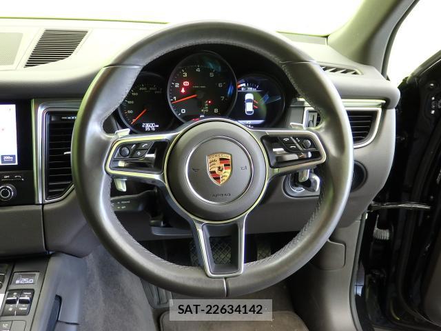 Porsche MACAN 2017-01 8550884-6