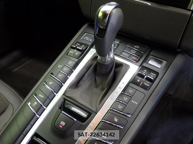 Porsche MACAN 2017-01 8550884-7