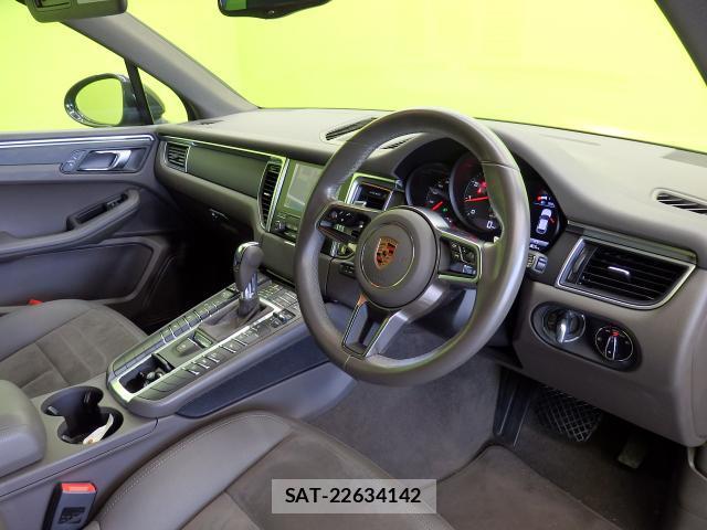 Porsche MACAN 2017-01 8550884-9